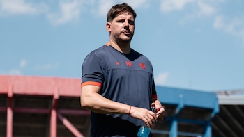 14 inhibiciones, cuatro contratos por