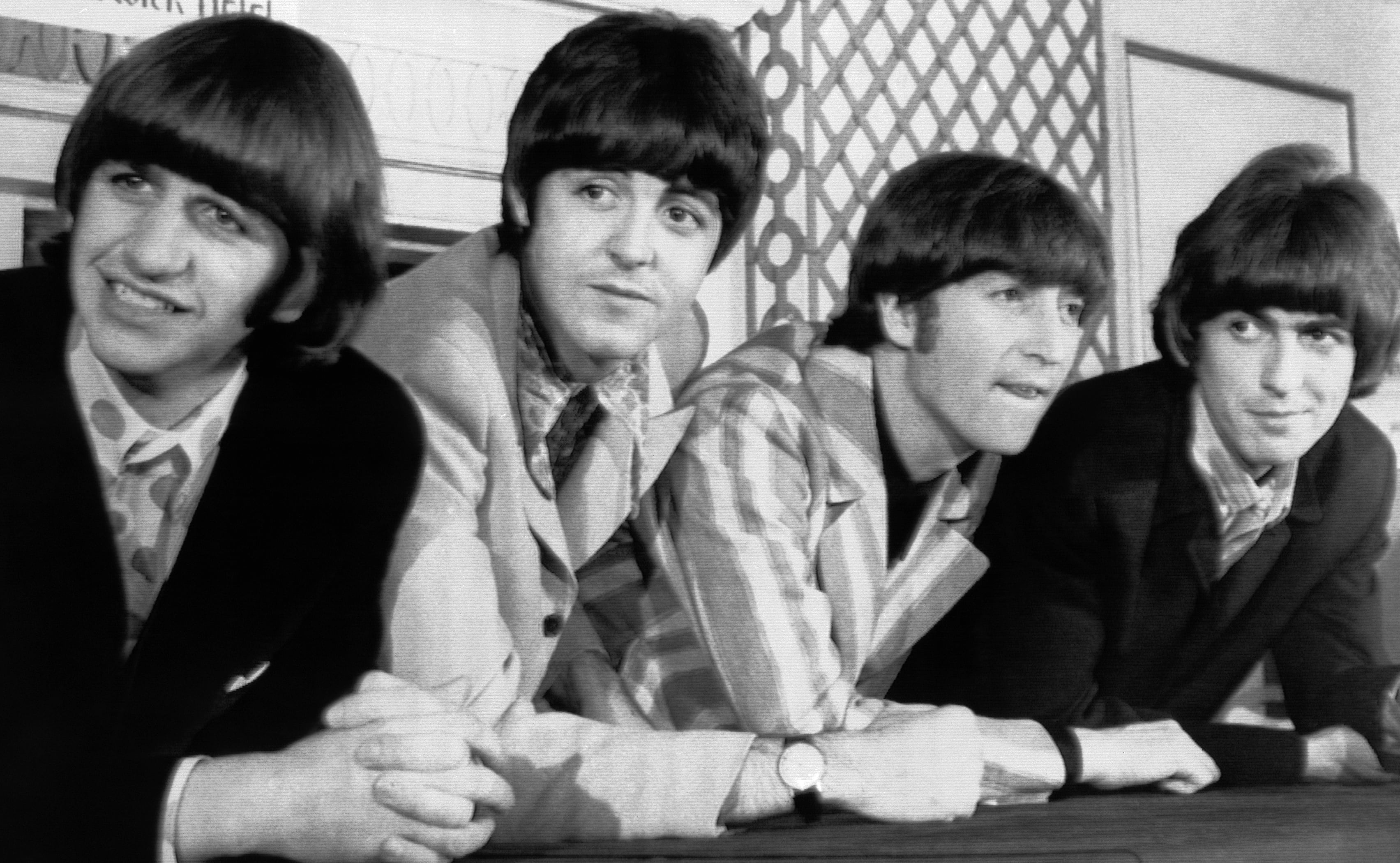 El hit ochentoso, que revitalizó la carrera del guitarrista de The Beatles, guarda un trasfondo de homenaje, casualidad y revancha para el autor que nunca vio el éxito. (AP Foto)