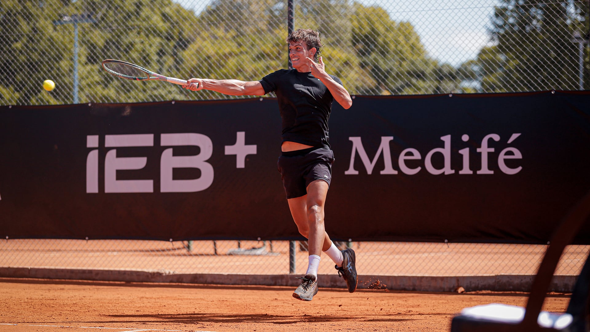 Carlos Zárate consiguió su primer triunfo en el país dentro de un cuadro principal de ATP Challenger al imponerse en Tigre (Crédito: Prensa AAT)