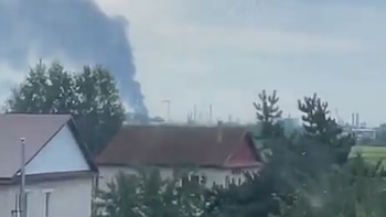 Ucrania atacó una refinería al oeste de los Urales y un aeródromo militar en Volgogrado