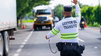 El Salvador: Viceministerio de Transporte retira más de 30 camiones por fallas y sobrecarga