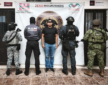 Jesús “N”, director de la Policía Municipal de Suchiapa, fue detenido tras la evasión de una persona que se encontraba bajo custodia. (Facebook FGEChiapas)