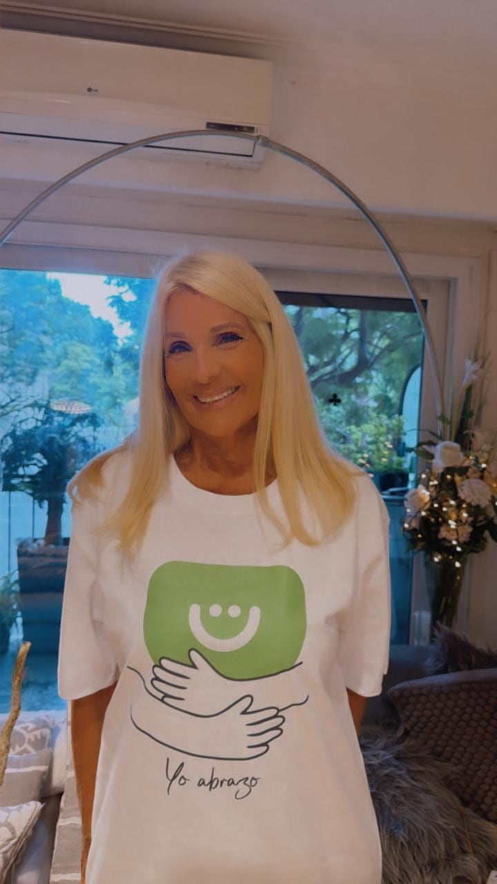 Con su participación en #YoAbrazo, Evelyn Scheild busca visibilizar la importancia del apoyo solidario a pacientes pediátricos