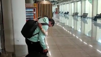 El abrazo de Scaloni con