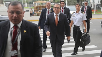 El premier Alberto Otárola vuelve