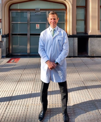 Alejanedro Andersson es médico neurólogo