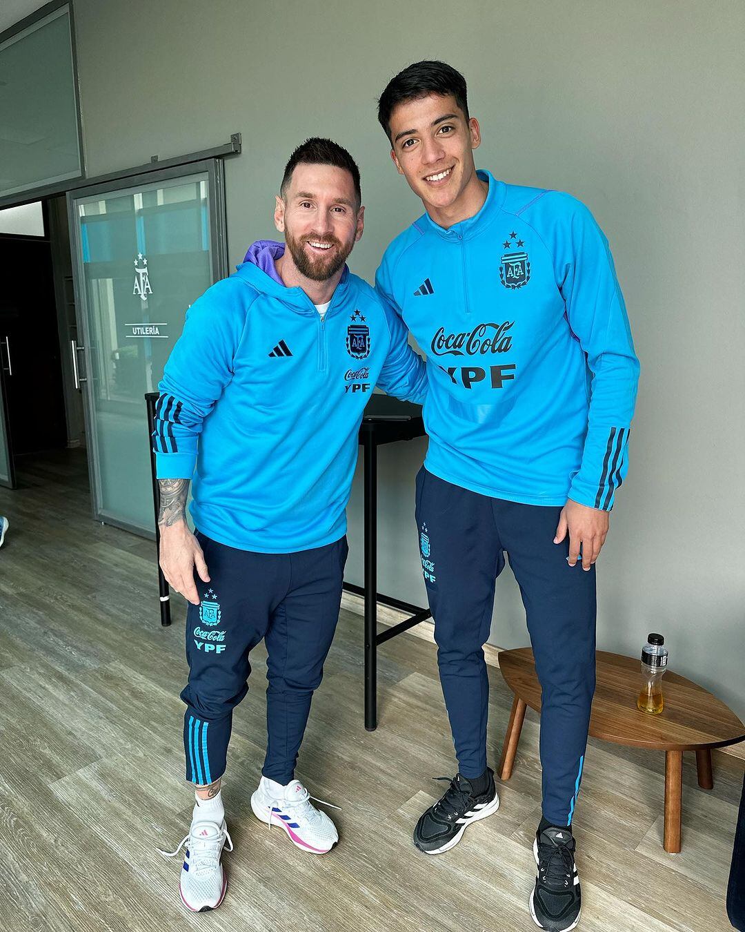 Julián Malatini y la foto con Lionel Messi en el predio de Ezeiza durante su etapa en la selección argentina Sub 23 (Instagram)