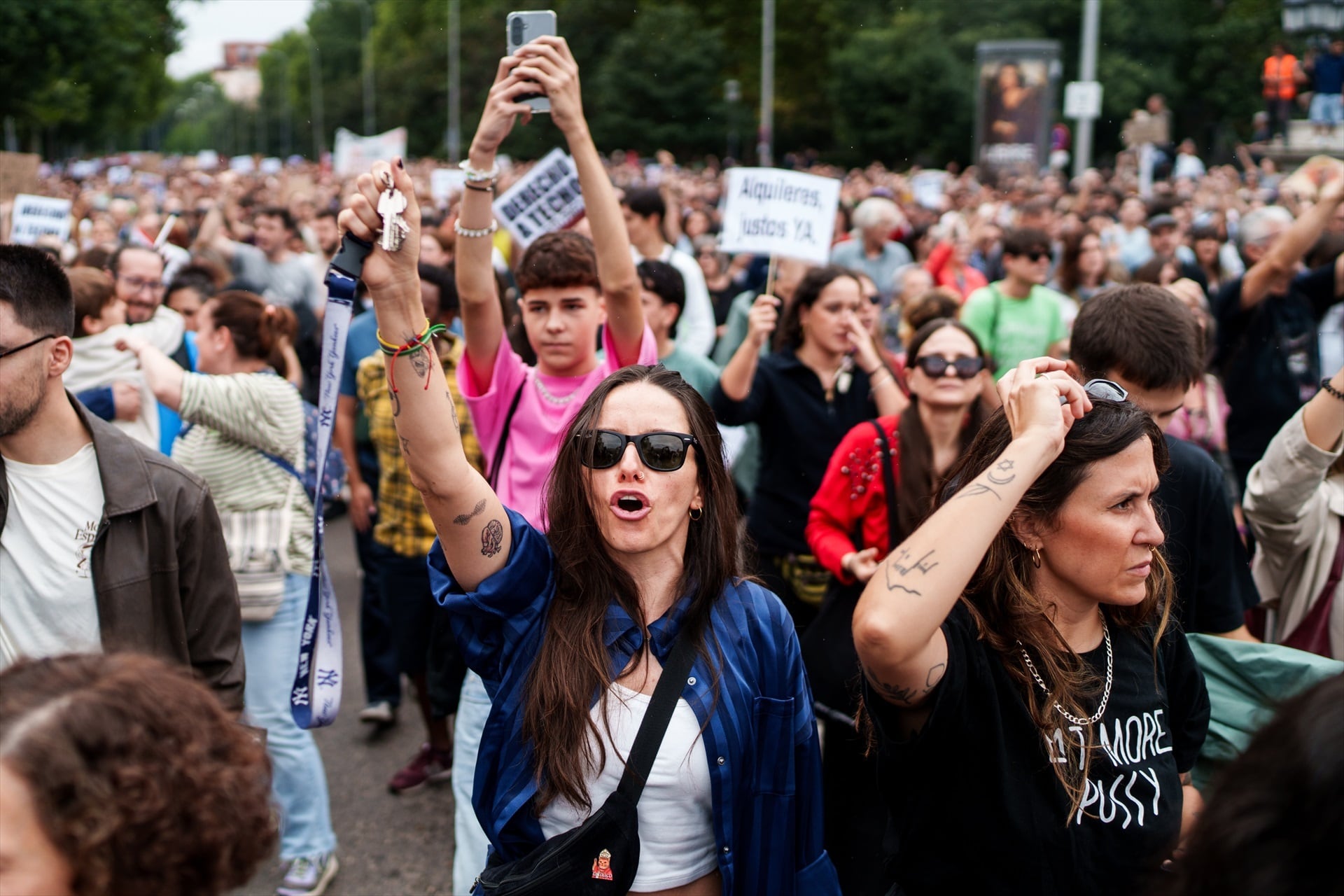 Numerosas personas durante la manifestación por una vivienda digna vivienda el sábado 3 de octubre en Madrid. (Matias Chiofalo / Europa Press)