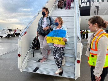 Una niña de Kiev llega