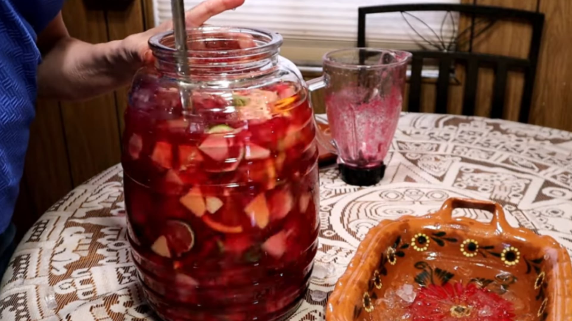 Sus frutas frescas, antioxidantes y aroma la convierten en la opción favorita frente a bebidas procesadas. (Yt: Recetas de raque)