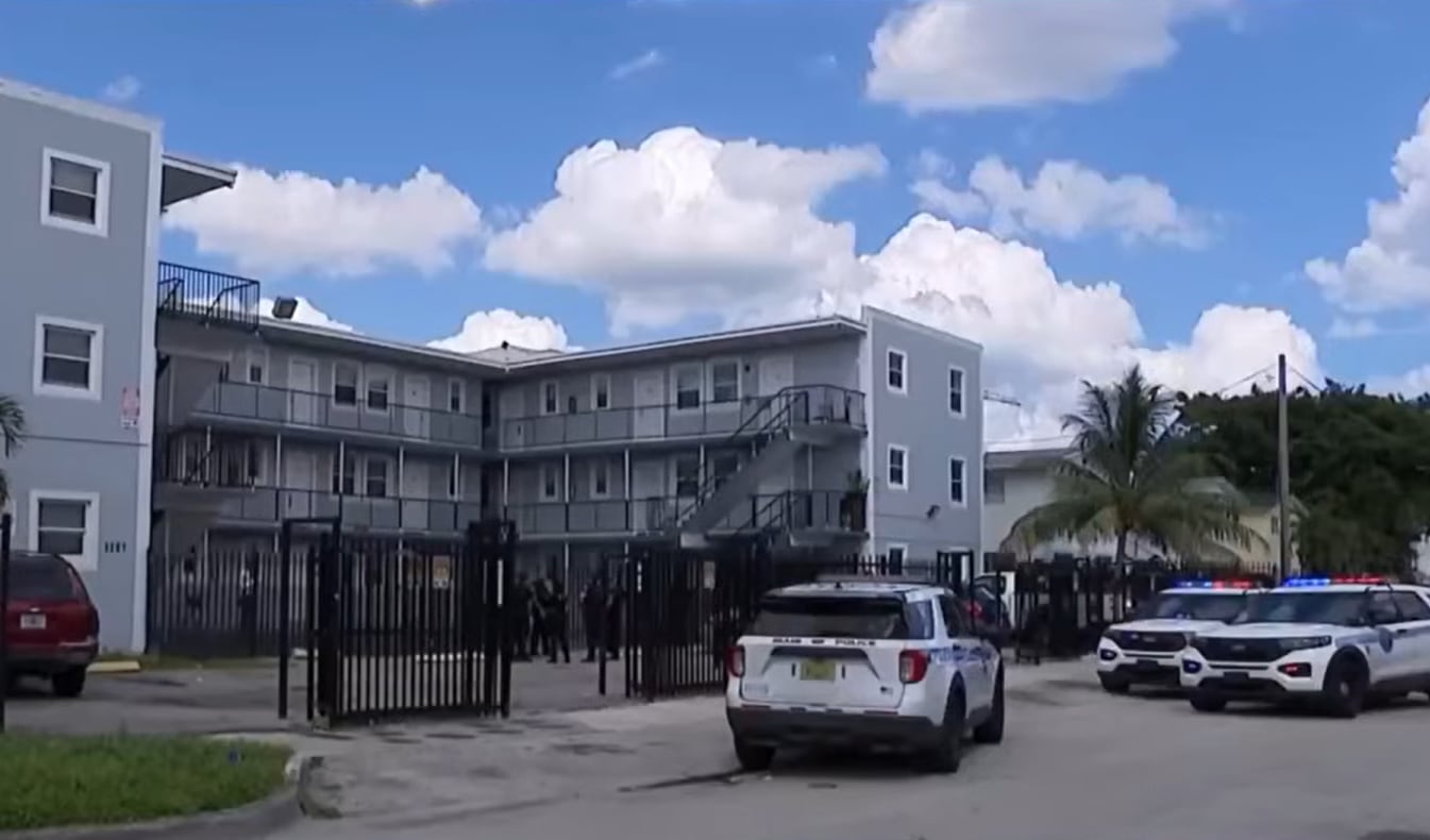 Efectivos de la Policía de Miami respondieron a una llamada por un incidente de violencia doméstica en el barrio de Brownsville (NBC6)