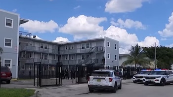 Dos personas fueron hospitalizadas tras ser apuñaladas en su departamento en Miami