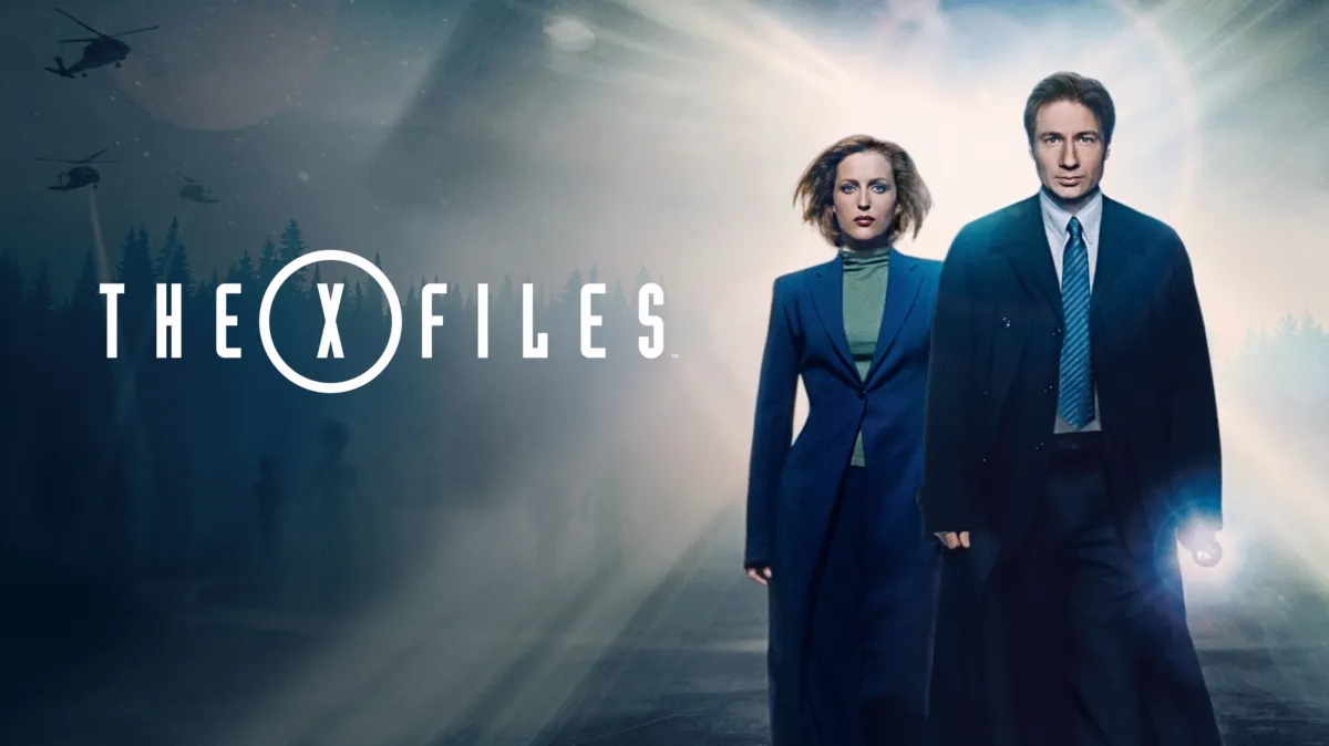 Expedientes X revolucionó la televisión de los años 90 combinando la mitología conspirativa, el terror de sus