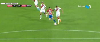 Alexander Callens salvó a Perú