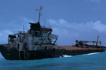 Barco encallado - San Andrés - SAE