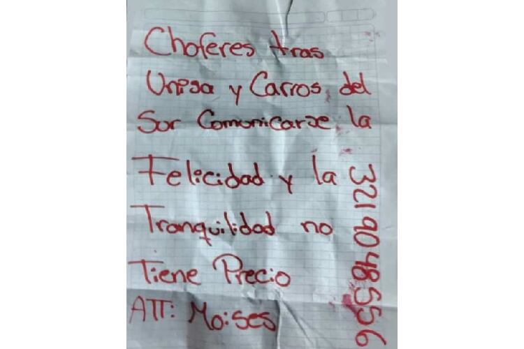 Estos son los panfletos que recibieron los conductores de bus en Soacha - crédito IC Radio