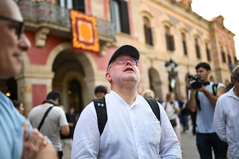 Gonzalo Boye, abogado de Carles Puigdemont, en las calles de Barcelona este jueves.