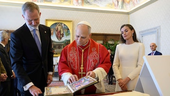 La ruta del Papa León XIV junto a la familia real española: del recibimiento de los reyes con la princesa y la infanta a la oración con la reina Sofía
