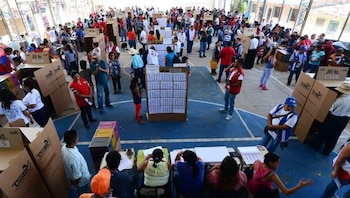 El poder político se redefine con una reforma que otorga voz a los salvadoreños en el extranjero. Una decisión inédita cambia el equilibrio y la representación departamental en la Asamblea Legislativa (Foto archivo: elecciones presidenciales de El Salvador 2024, cortesía Asamblea Legislativa)