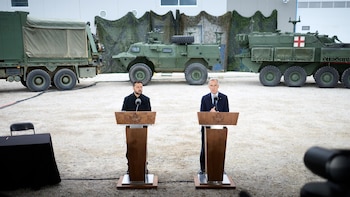 Zelenski y Carney firman nuevos acuerdos por valor de más de 1.200 millones para la defensa de Ucrania