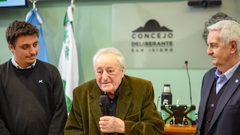 Emotivo homenaje a Roberto Carnaghi por su aporte cultural y trayectoria artística