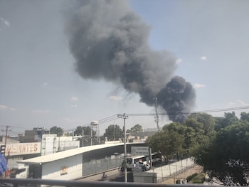 Ocurre incendio en fábrica de