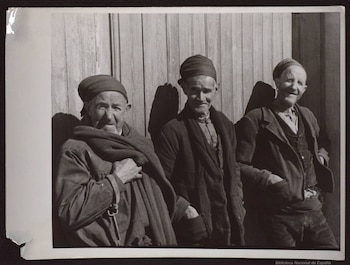 Vecinos de Cantavieja (Teruel) durante la Guerra Civil española (Biblioteca Nacional España)