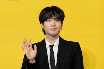 Suga componía y producía música