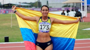 Avanzan las obras del Alfonso Galvis de cara al Panamericano de Atletismo: así fue la llegada del tapete para el estadio