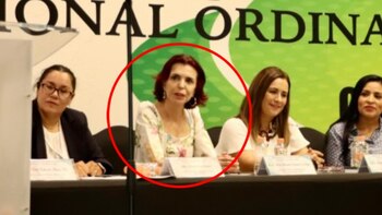 Ella es la funcionaria del