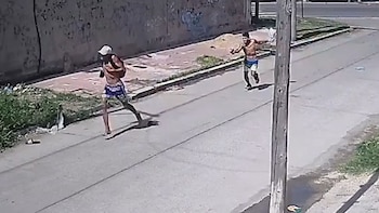 Un hombre le disparó once