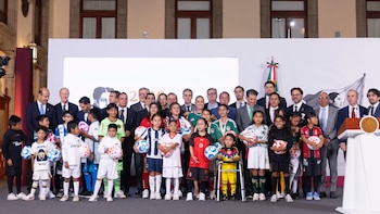 Niñas y niños en Palacio Nacional: así arranca el plan de México para formar a la próxima Selección