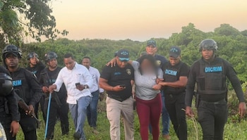 Edyleni Mercedes Martínez Liriano fue rescatada ilesa por agentes de la Policía Nacional y el Ministerio Público, tras permanecer varias horas en cautiverio. (Cortesía: Policía Nacional República Dominicana)