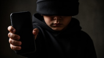 Autoridades de Guatemala interceptan a un niño de 12 años mientras cobraba una extorsión en la zona 14