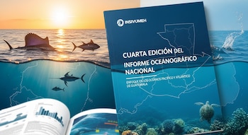 Cubierta de un informe azul del INSIVUMEH con un mapa de Guatemala, junto a una vista dividida del océano con peces, coral y una tortuga marina.