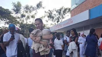 En pleno terremoto en Colombia, pediatra salvó a 10 bebés en una clínica de Antioquia