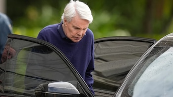 Una jueza federal habilita el juicio por tráfico sexual contra el exdirector ejecutivo de Abercrombie & Fitch pese a su demencia