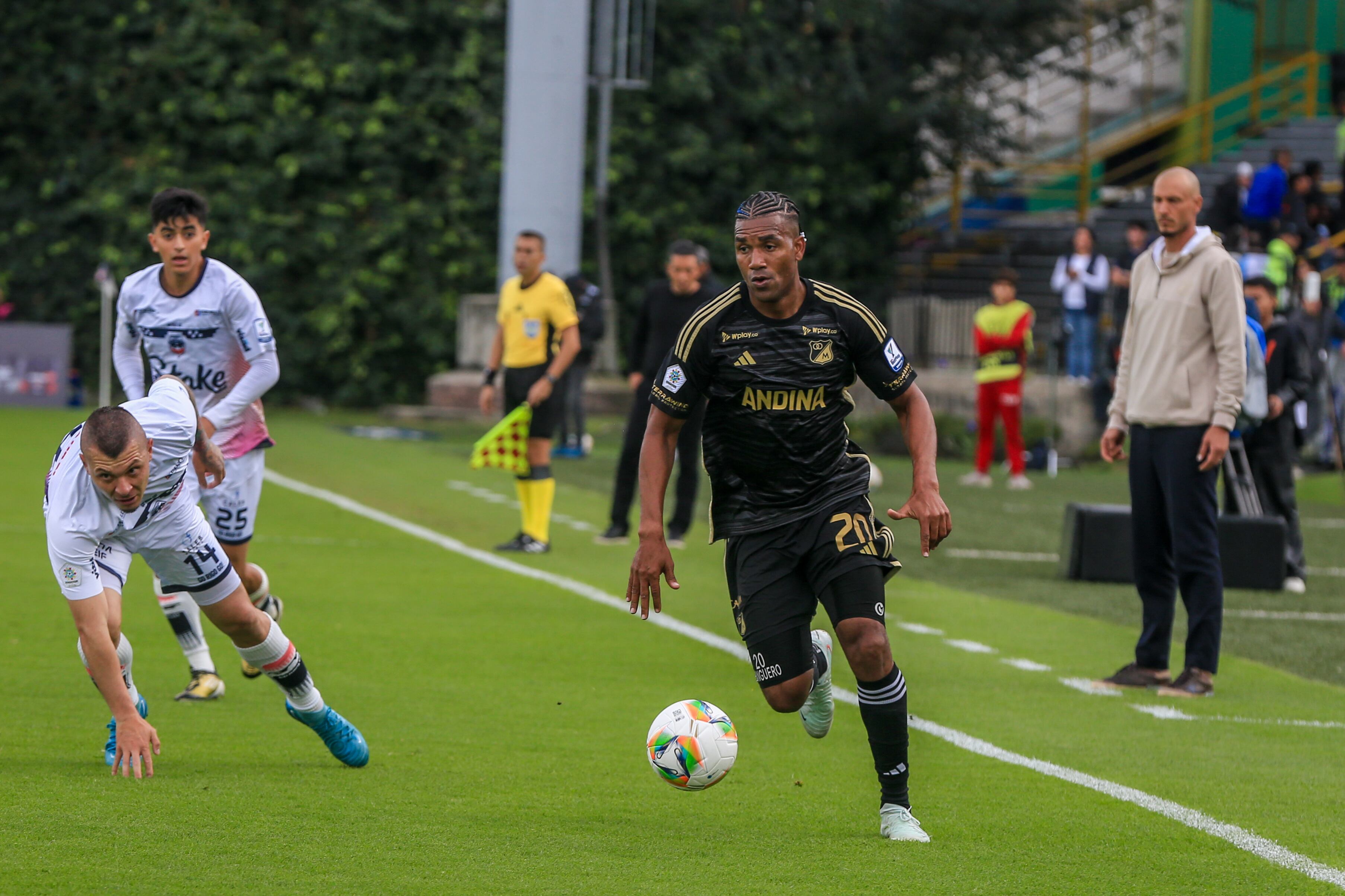 El defensor Danovis Banguero jugará con Millonarios mientras el equipo tenga jugadores convocados en la selección Colombia sub-20 - crédito Colprensa