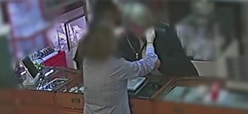 Los autores durante uno de los robos (Policía Nacional)