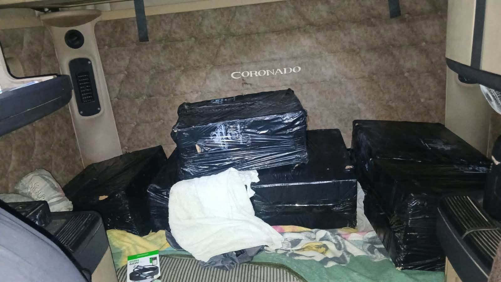 El ministro Gustavo Villatoro confirmó que el cargamento superó en volumen todos los registros previos de confiscaciones viales. El detenido enfrentará cargos por tráfico internacional y agrupaciones ilícitas (Foto cortesía Gustavo Villatoro)