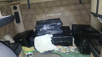 El ministro Gustavo Villatoro confirmó que el cargamento superó en volumen todos los registros previos de confiscaciones viales. El detenido enfrentará cargos por tráfico internacional y agrupaciones ilícitas (Foto cortesía Gustavo Villatoro)