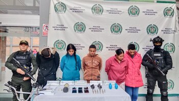 Quemando carros y disparándole a