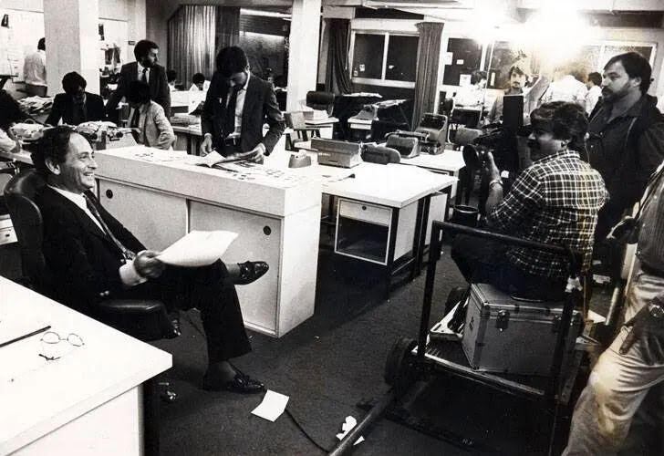 Samuel Chiche Gelblung en la redacción de GENTE, revista en la que comenzó en 1966 y dirigió entre 1976 y 1978, con apenas 32 años
