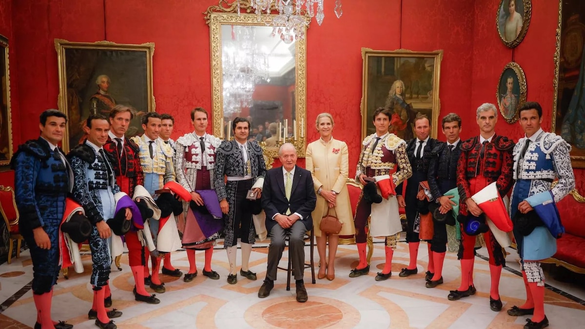 Juan Carlos I elige el Domingo de Resurrección para ser aclamado en Sevilla y mandarle un mensaje a su hijo Felipe VI: “Ya no es un problema para la Familia Real” -