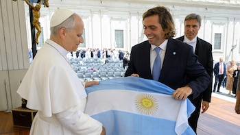 El Papa León XIV recibió a una delegación argentina en Roma que le transmitió el deseo de que visite el país