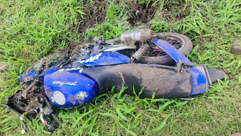 Joven guatemalteco murió al caer de su moto y antes arrojó una escopeta con el registro borrado