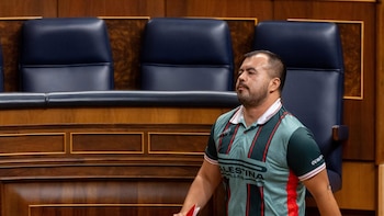 Diputado de Sumar rechaza compartir Mundial de Fútbol con quien usa a "gente desesperada" para sus intereses políticos