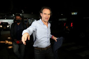Colombian presidential candidate Federico Gutierrez arrives at a presidential debate on national television in Bogota, Colombia March 21, 2022. REUTERS/Luisa Gonzalez