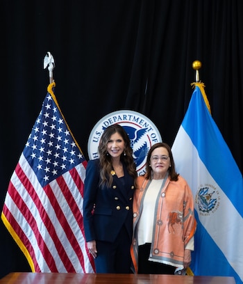 La ministra Alexandra Hill Tinoco