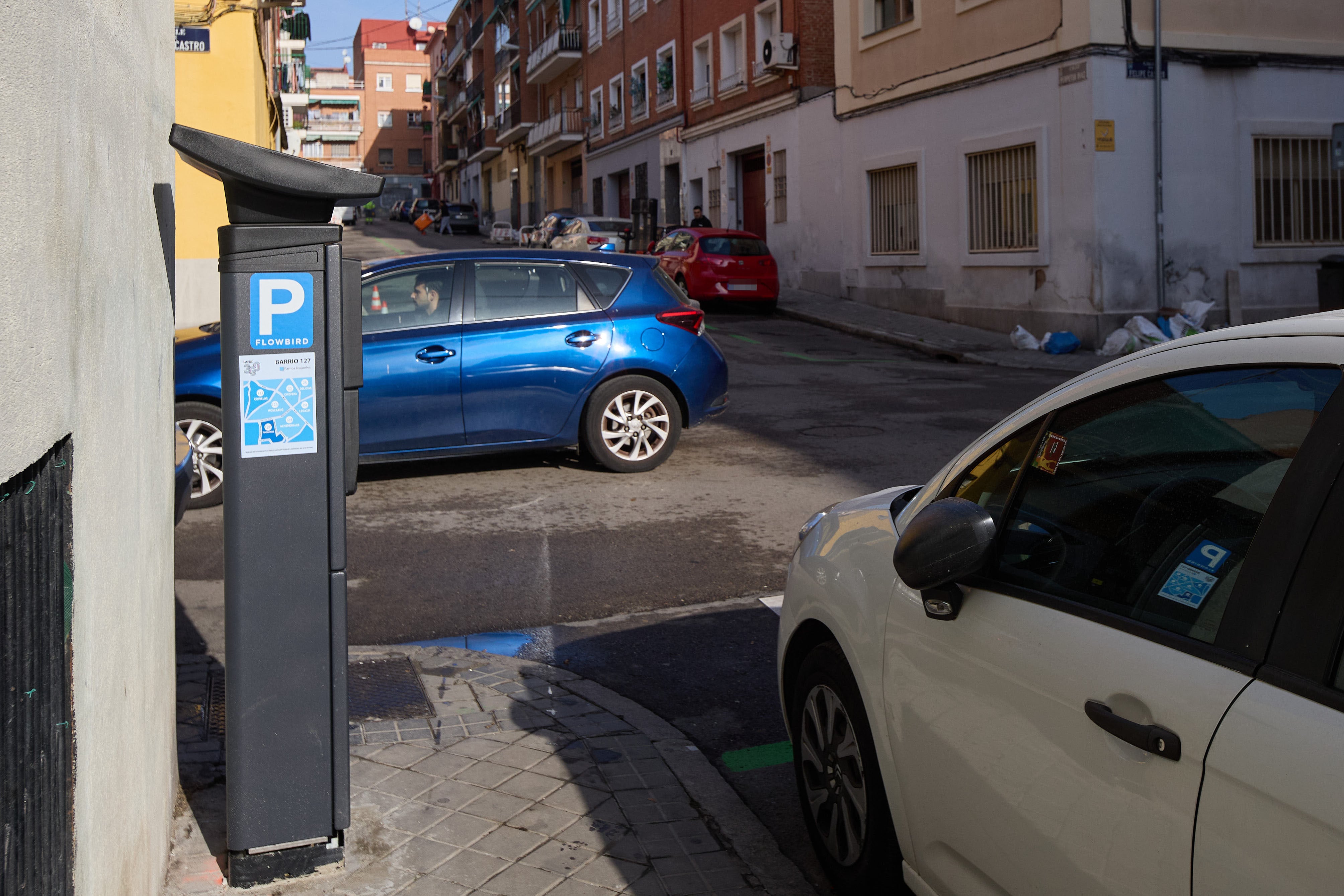 Parquímetro en la nueva zona SER en el barrio de Usera (Jesús Hellín / Europa Press)